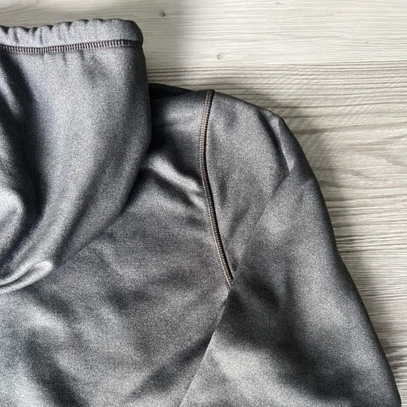 UNDER ARMOUR grey blue sweatshirt size S EUC - Picture 12 of 16